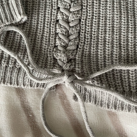Vera Moda Oversized Women’s Gray Knit Sweater with Tie Up Back Detail Size Small - Picture 5 of 9